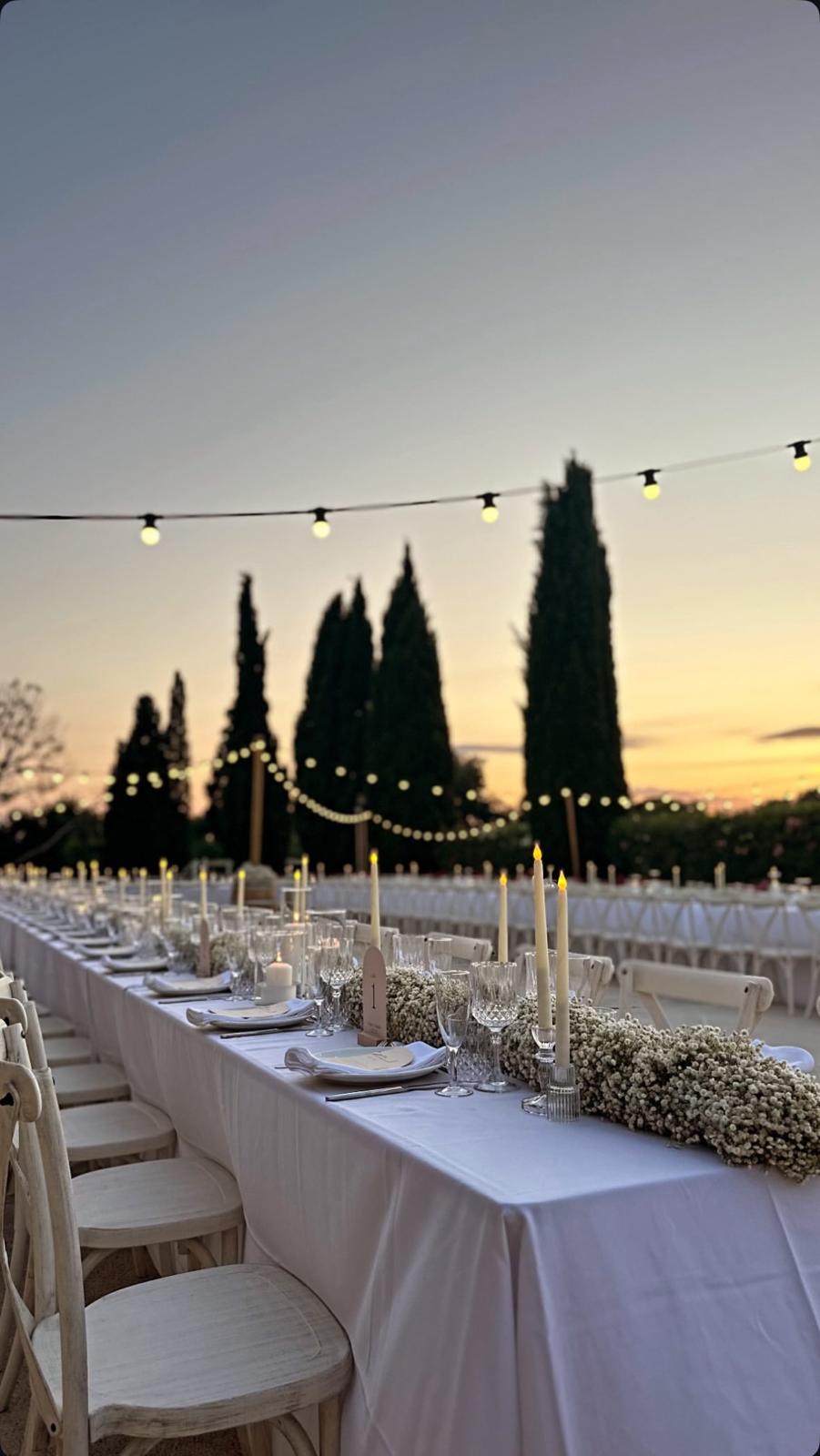Grande tablée mariage terrasse mireille