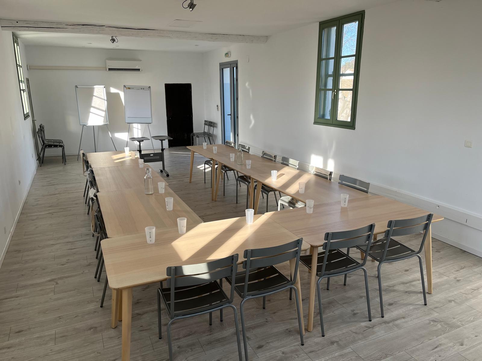 Salle pinède en U fond